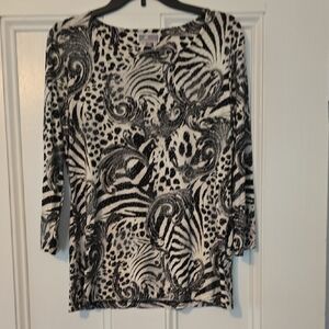 Women's Black and White Patterned Top